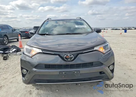 2017 Toyota Rav4 Xle z USA, uszkodzony, nr VIN JTMWFREV4HJ138504